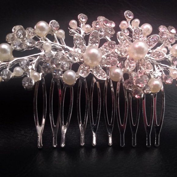 White Crystal And Pearls Bridal Hair Comb-Bridal Crystal Hair Accessory - Picture 10 of 13